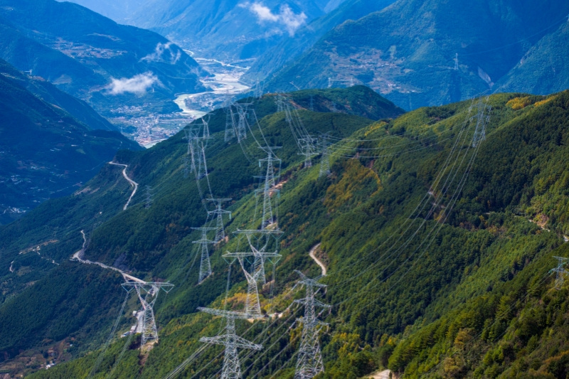 穩(wěn)經(jīng)營防風(fēng)險 確保公司發(fā)展行穩(wěn)致遠