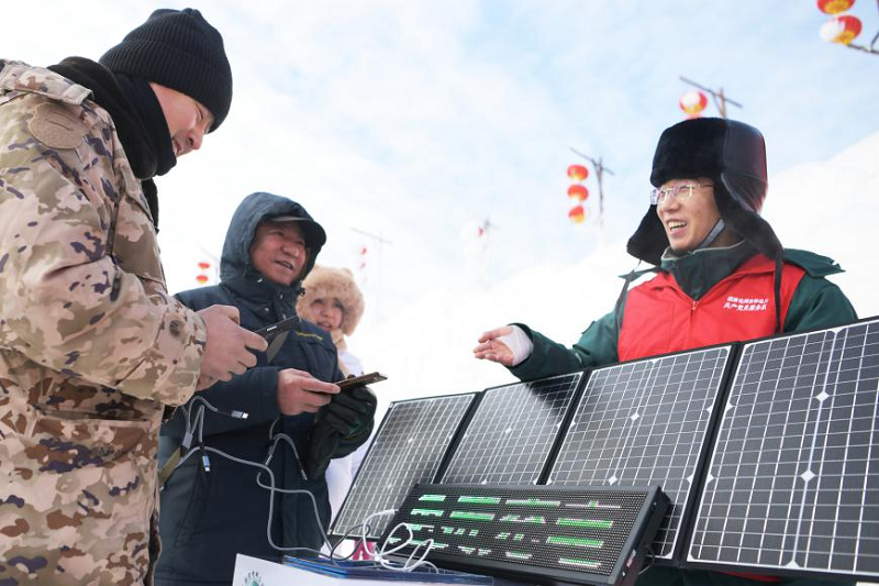 新春走基層|冰湖騰魚電助豐收