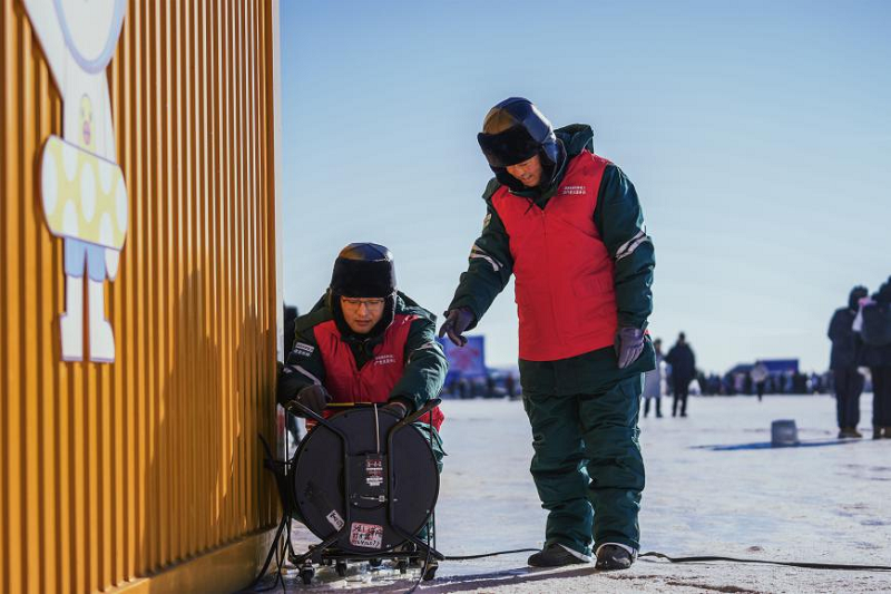 新春走基層|冰湖騰魚電助豐收