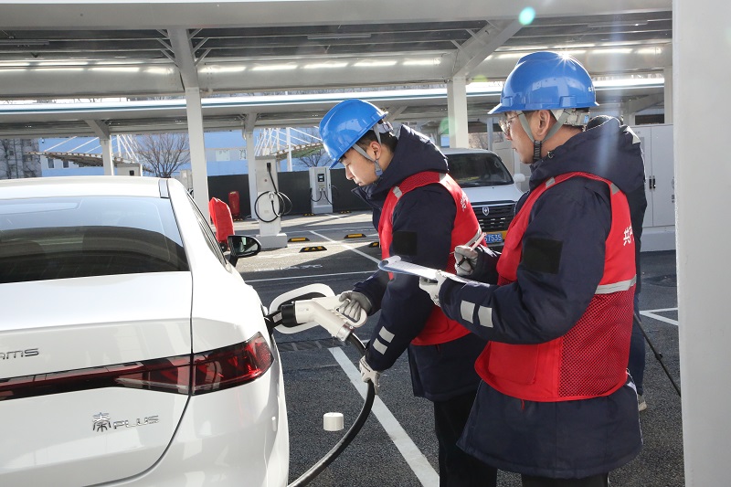 春節(jié)我在崗·守護(hù)萬(wàn)家燈火|車網(wǎng)互動(dòng) 城鄉(xiāng)暢行