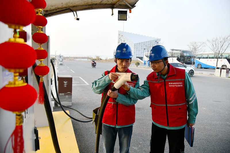 春節(jié)我在崗·守護(hù)萬(wàn)家燈火|車網(wǎng)互動(dòng) 城鄉(xiāng)暢行