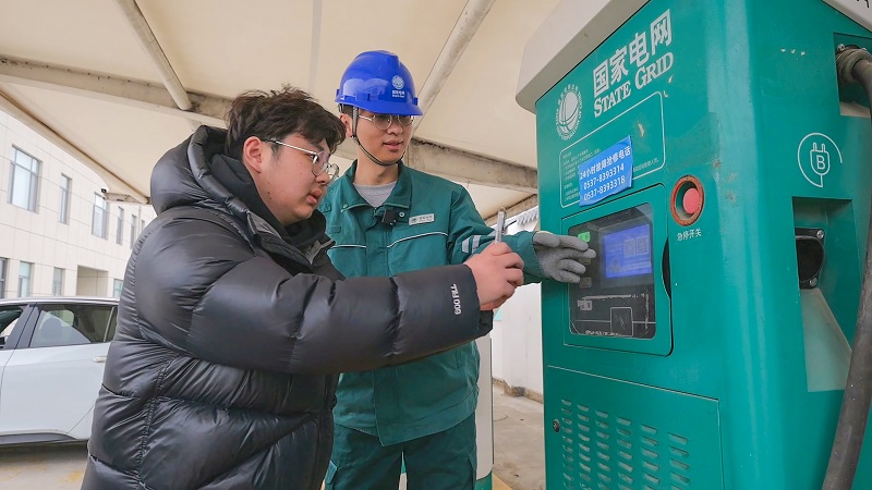 春節(jié)我在崗·守護(hù)萬(wàn)家燈火|車網(wǎng)互動(dòng) 城鄉(xiāng)暢行