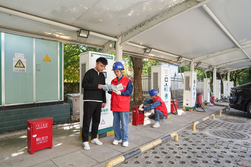 春節(jié)我在崗·守護(hù)萬(wàn)家燈火|車網(wǎng)互動(dòng) 城鄉(xiāng)暢行