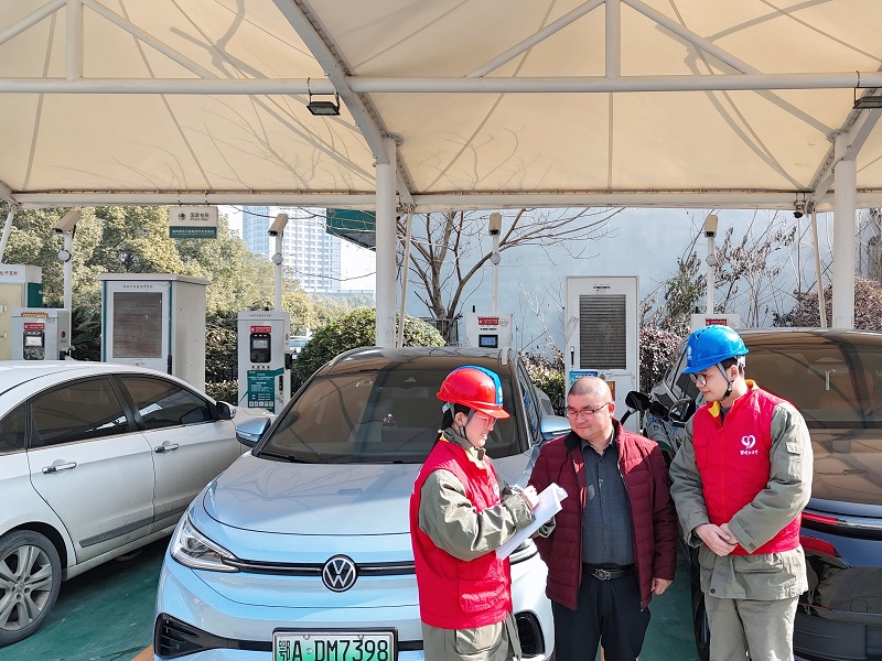 春節(jié)我在崗·守護(hù)萬(wàn)家燈火|車網(wǎng)互動(dòng) 城鄉(xiāng)暢行