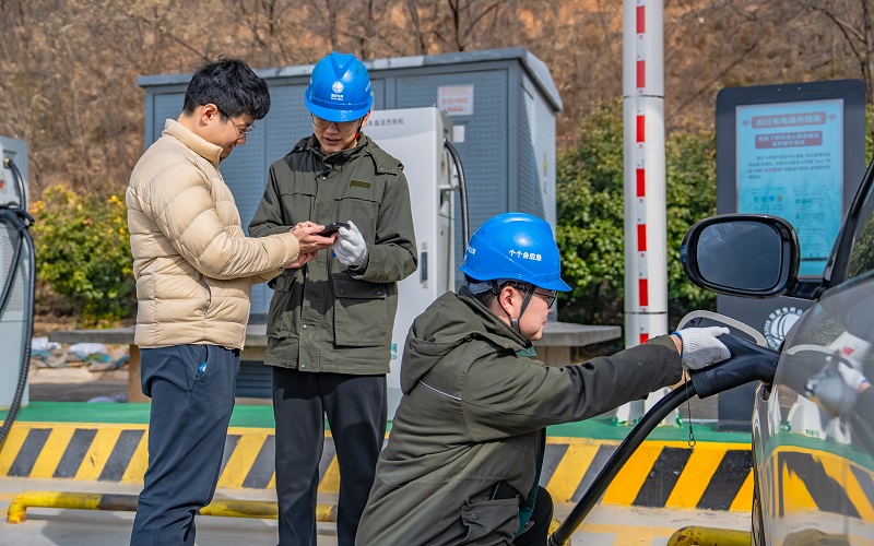 春節(jié)我在崗·守護(hù)萬(wàn)家燈火|車網(wǎng)互動(dòng) 城鄉(xiāng)暢行