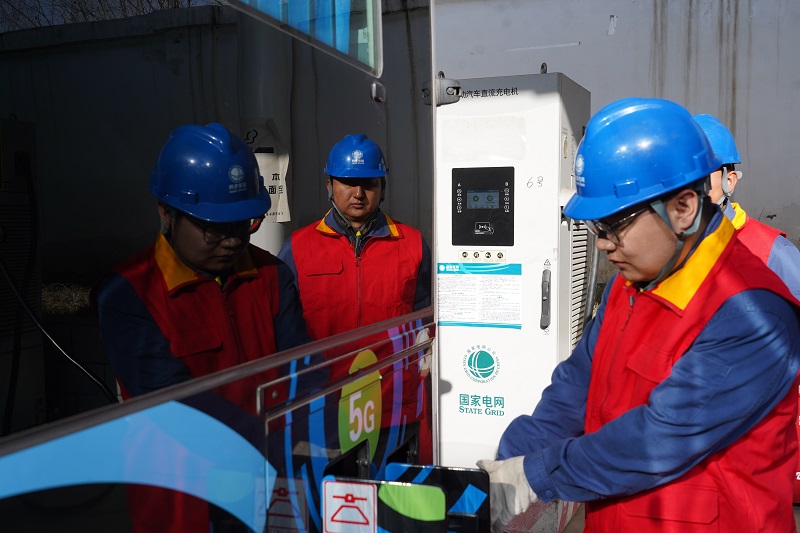 春節(jié)我在崗·守護(hù)萬(wàn)家燈火|車網(wǎng)互動(dòng) 城鄉(xiāng)暢行